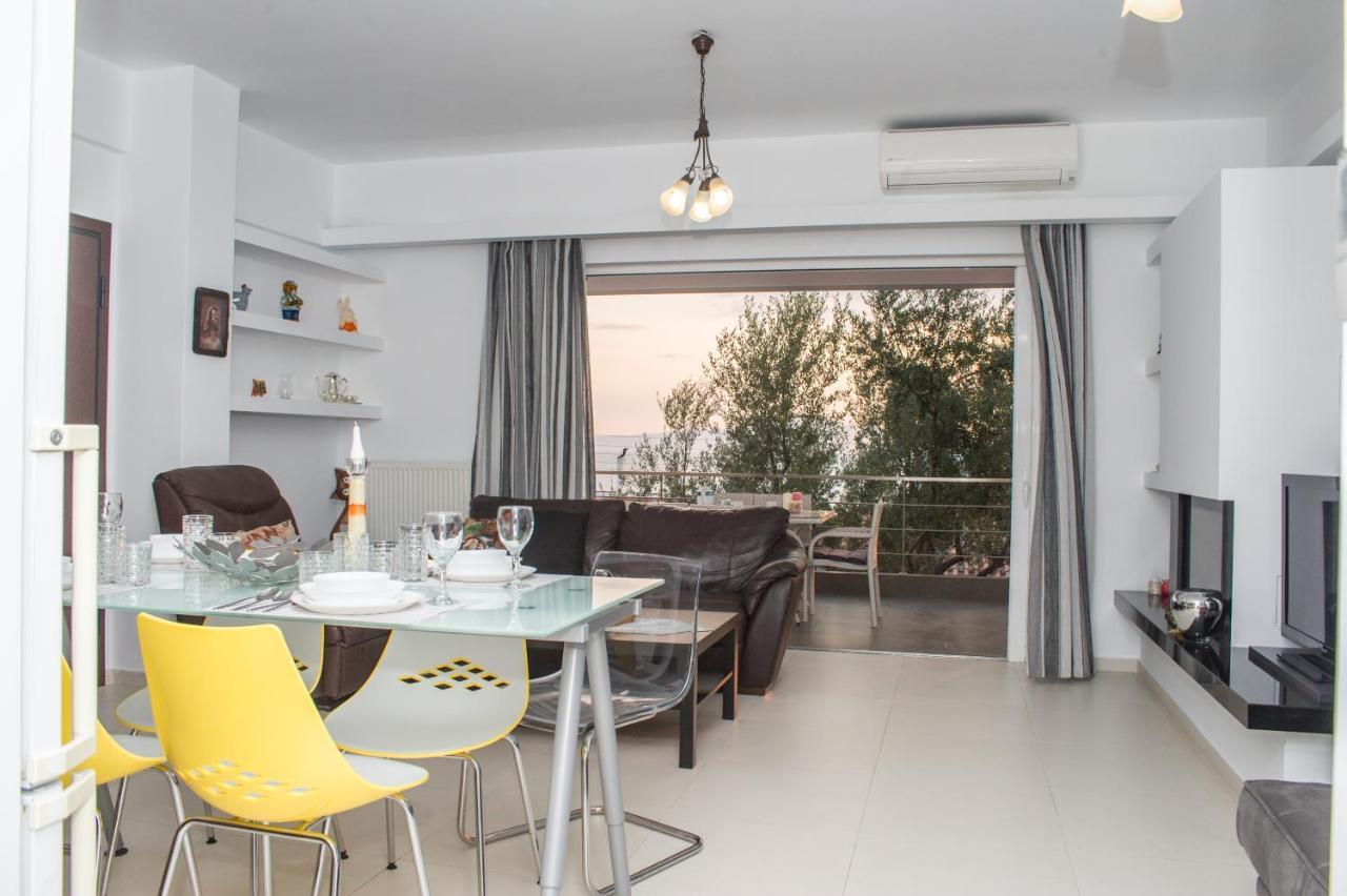 Nina'S Villa, Cosy Seaview Retreat ヴェルガ・カラマタ エクステリア 写真