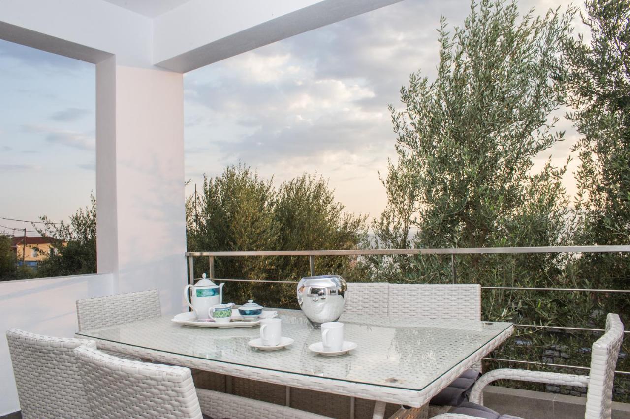 Nina'S Villa, Cosy Seaview Retreat ヴェルガ・カラマタ エクステリア 写真