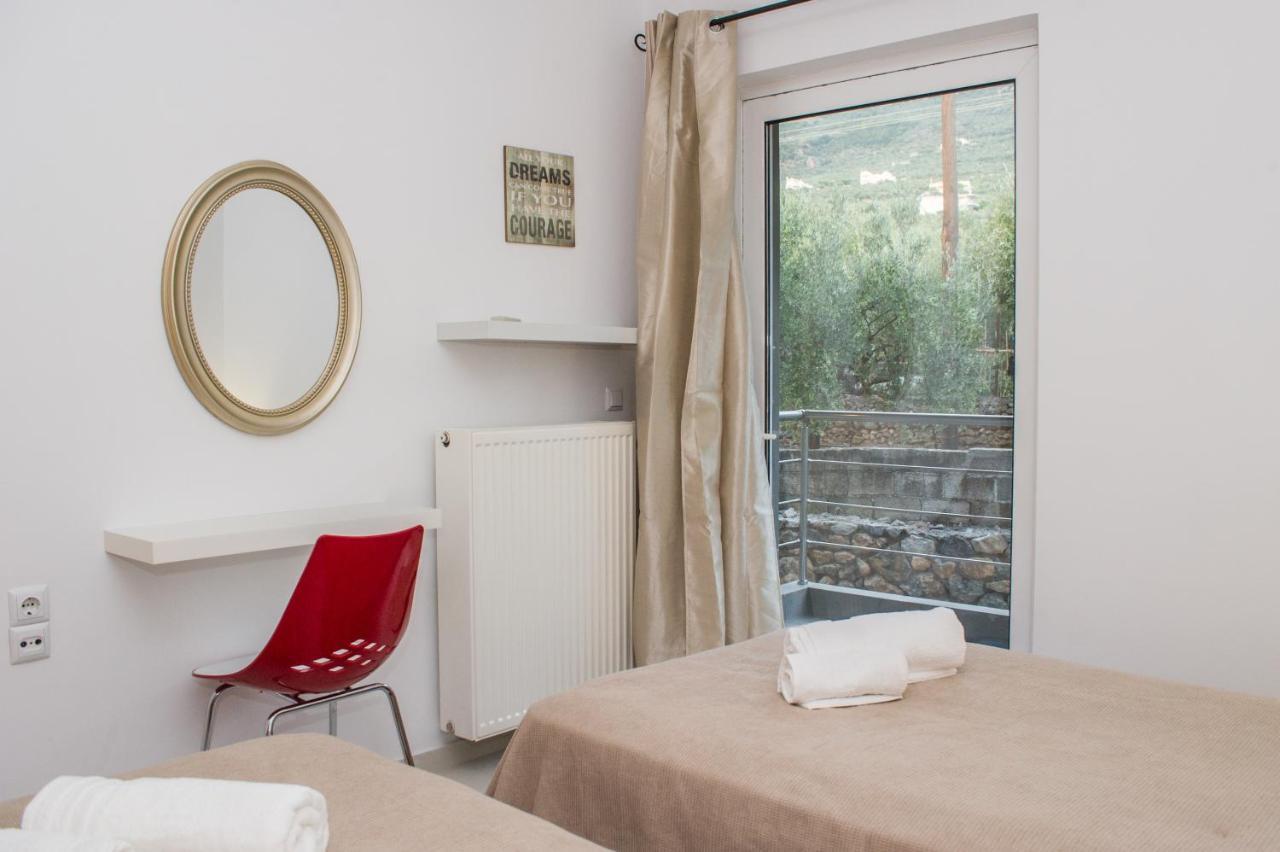 Nina'S Villa, Cosy Seaview Retreat ヴェルガ・カラマタ エクステリア 写真