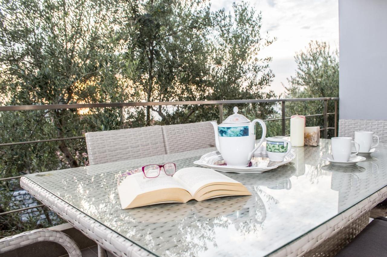 Nina'S Villa, Cosy Seaview Retreat ヴェルガ・カラマタ エクステリア 写真